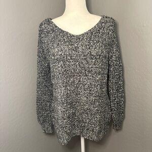 Shyanne Gray Black White Scoop Neck‎ Sweater Size Large
